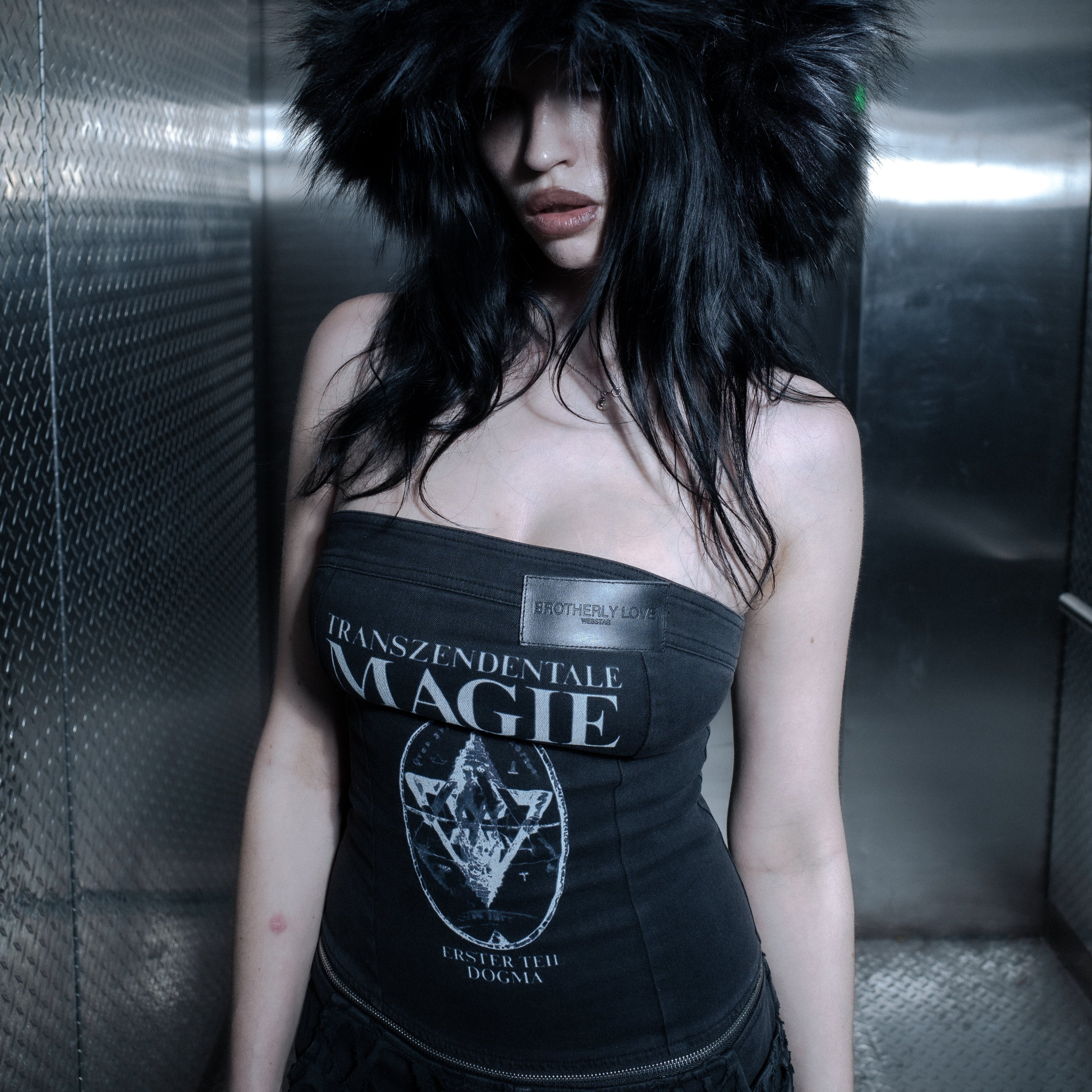 BL MAGIE DENIM TUBE TOP W/ DETACHABLE  ZIPPER BURNEDWEB DENIM SKIRT