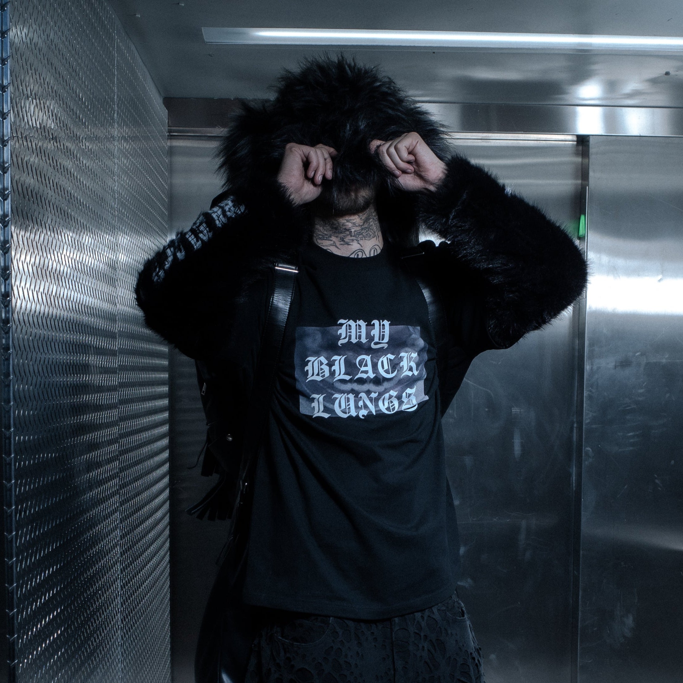 BL MYBLACKLUNGS LONGSLEEVE WITH AIRBRUSHED FUR SLEEVES