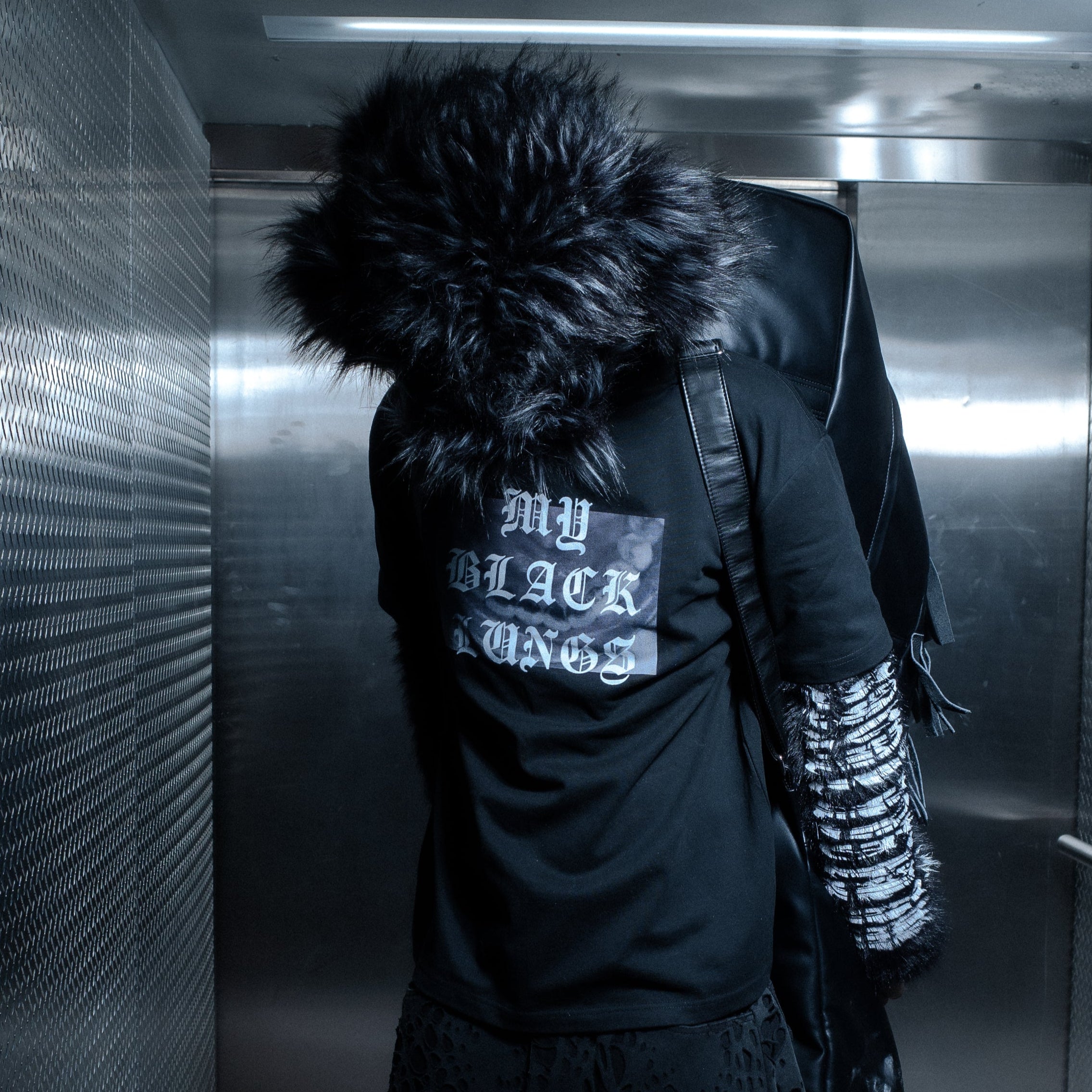 BL MYBLACKLUNGS LONGSLEEVE WITH AIRBRUSHED FUR SLEEVES