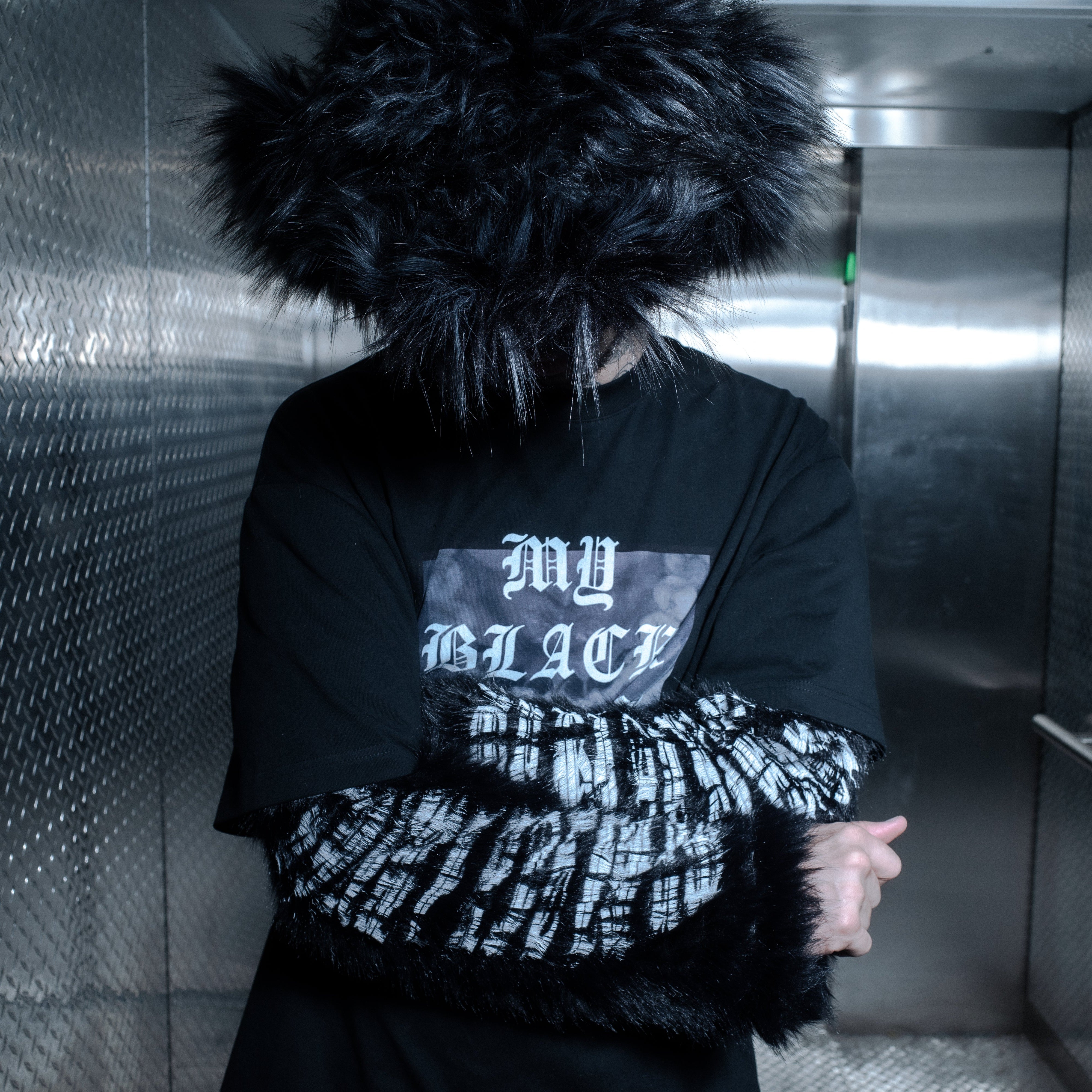 BL MYBLACKLUNGS LONGSLEEVE WITH AIRBRUSHED FUR SLEEVES
